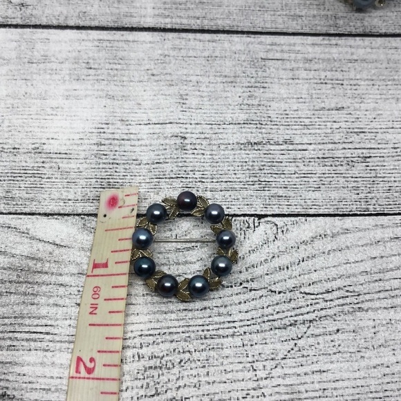 Curated bundle silver tone pearl brooch and ring 6.25 elegant statement - Picture 5 of 7